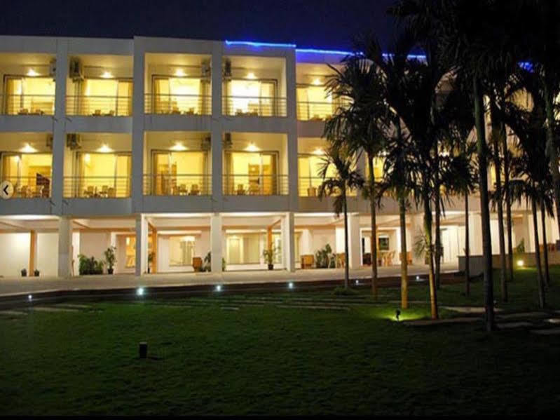 7 Apple Resort Lonavala Exterior foto